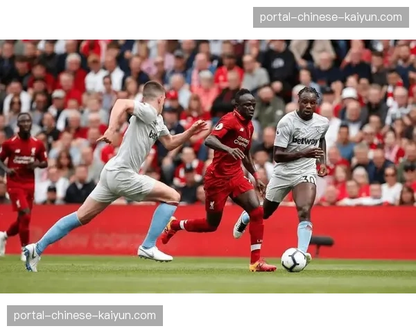 半场战报：布雷斯特1-0领先，进球源于边路反越位成功后的倒三角回传